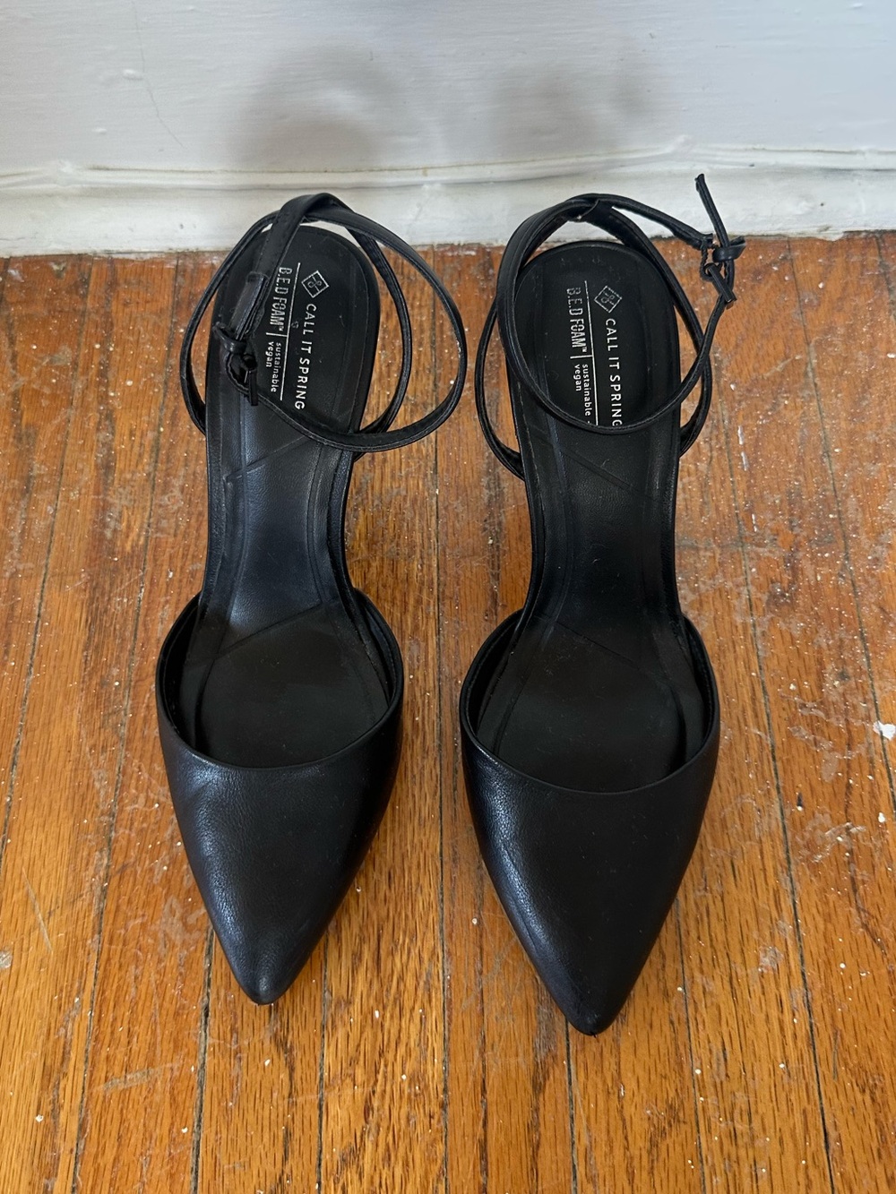 Pointed Toe Heels - Picture 2 of 5